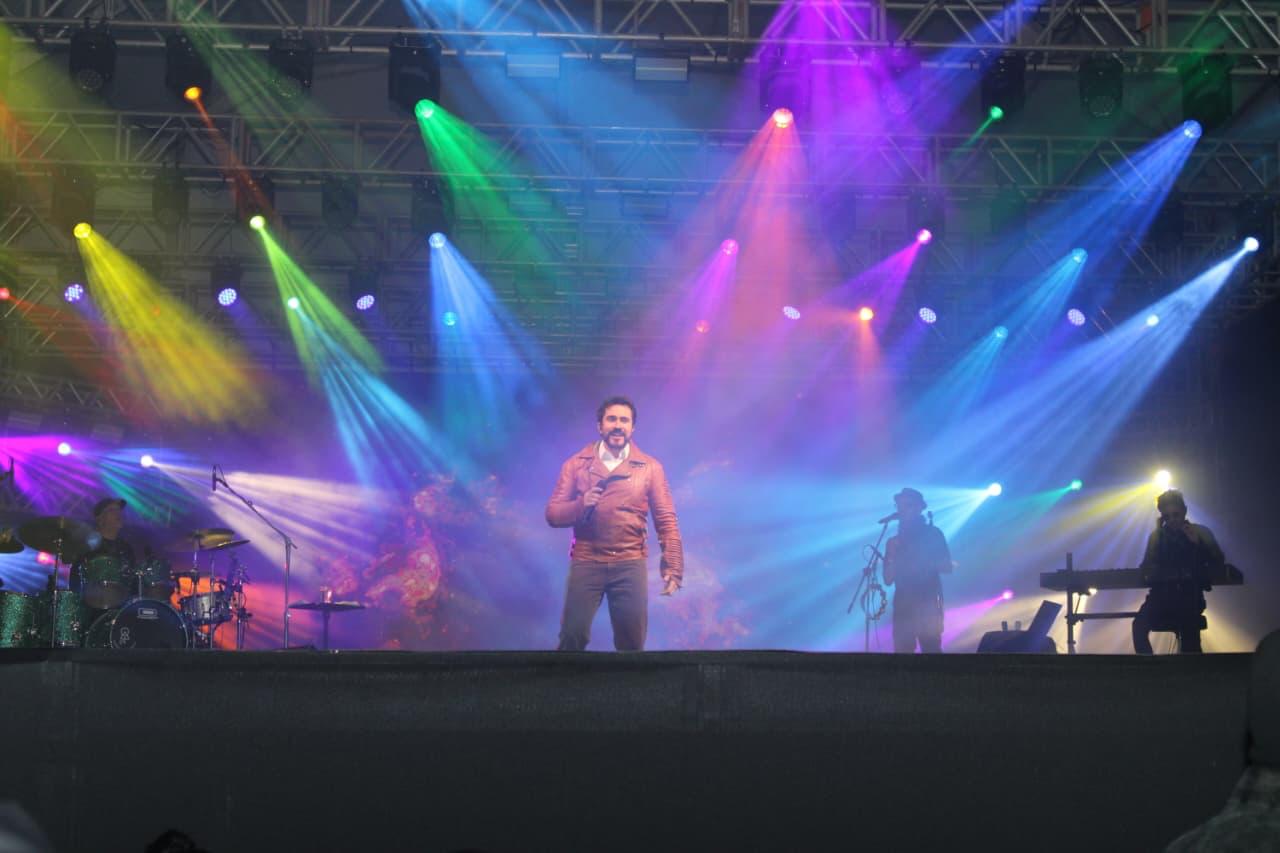Multidão na Festa de Agosto em Ribeirão das Neves